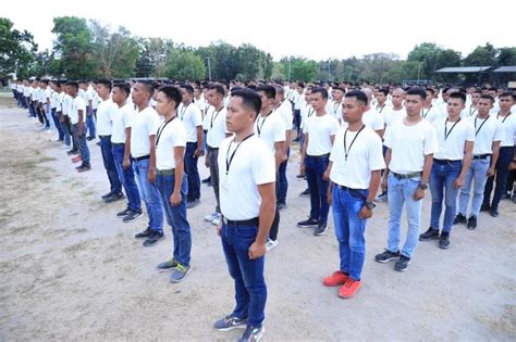 Army begins training of 708 new online recruits .